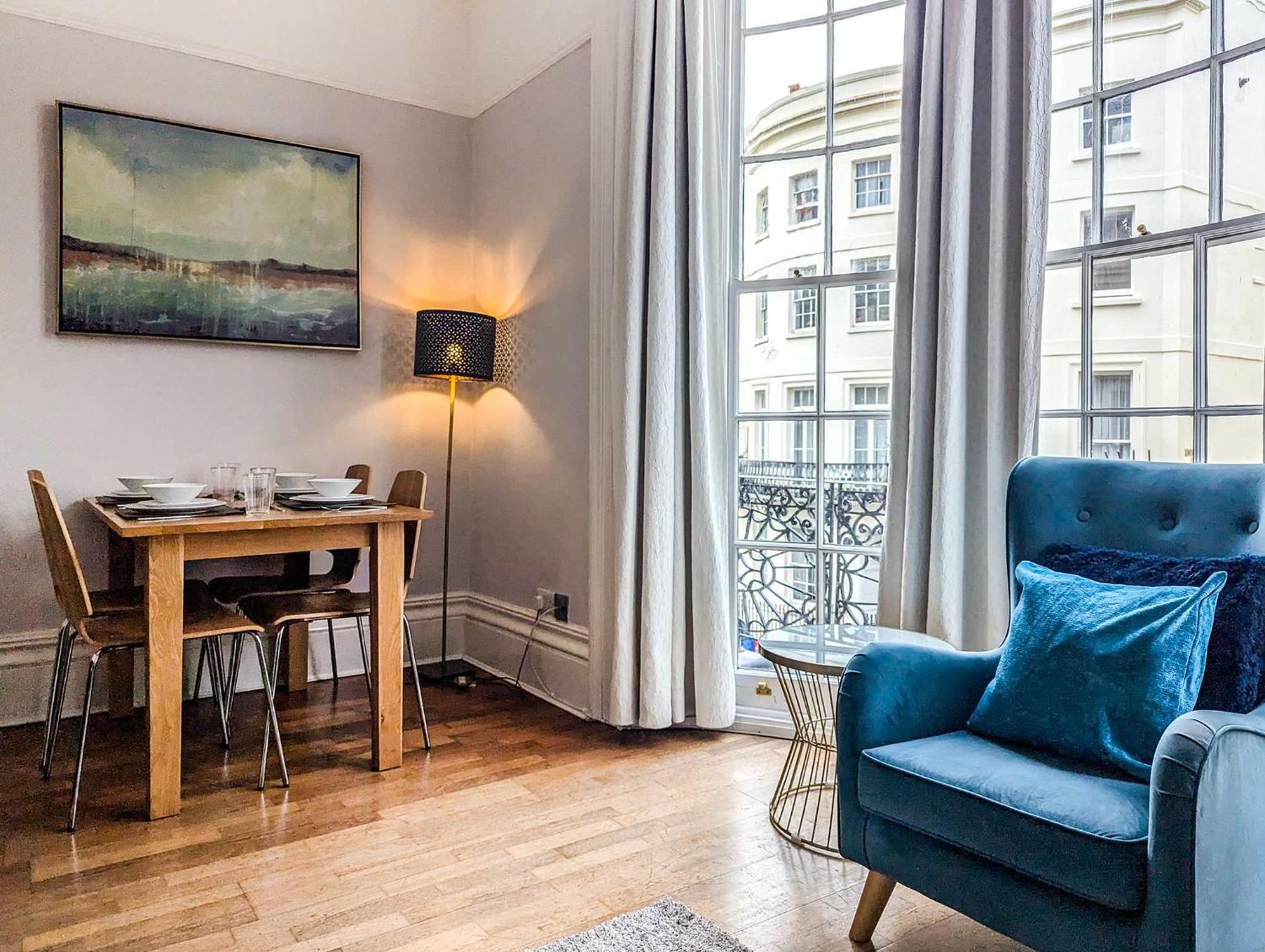 The At Waterloo Sea View By Lets Apartment *